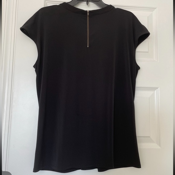 Liz Claiborne Cap Sleeve Black Blouse with a scoop neck & back zipper Size XL - Picture 2 of 5